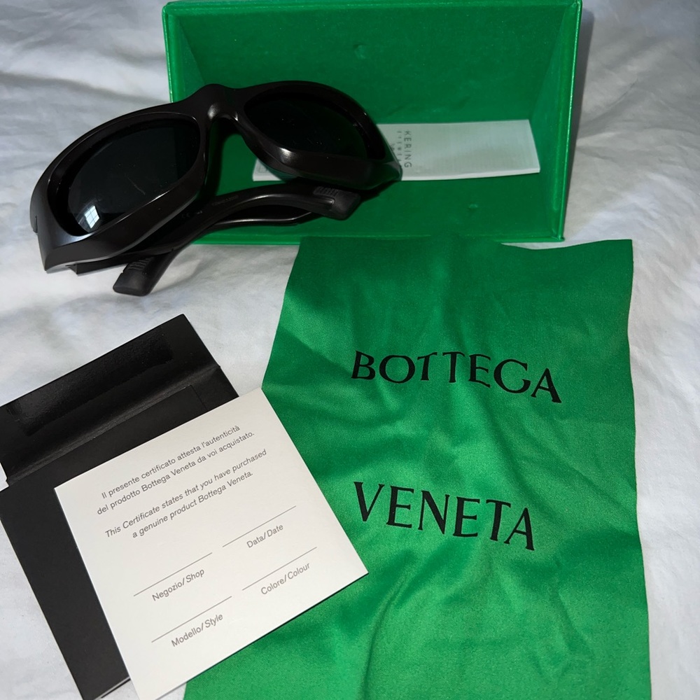 BOTTEGA VENETA SUNGLASSES